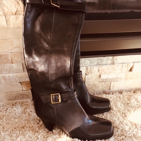 Boots - Picture 2 of 7